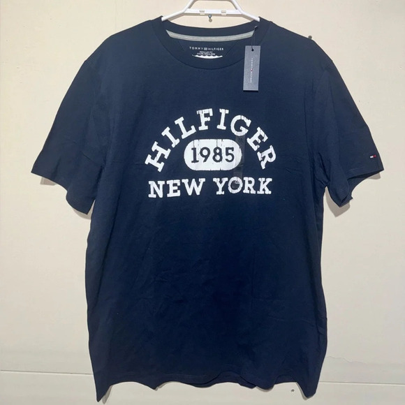 Tommy Hilfiger T-shirt - Picture 1 of 3